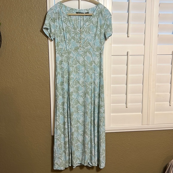 Eddie Bauer Dresses & Skirts - Eddie Bauer Women's Dress Midi Length Size Medium Short Sleeve Light Colors